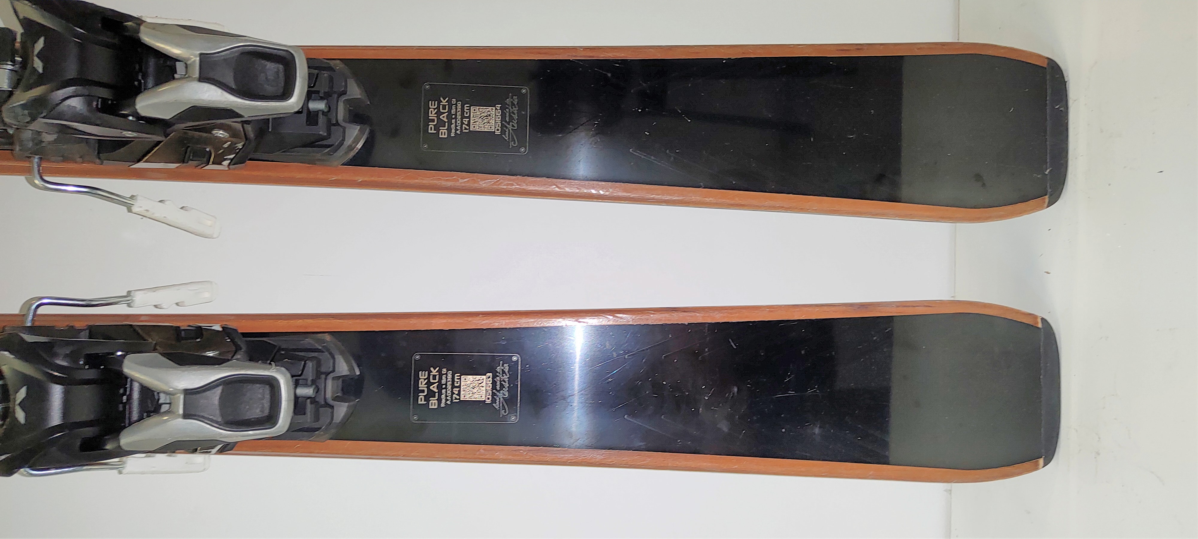 Volant Pure Black 174 